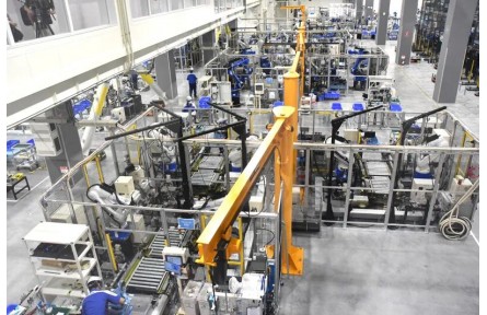产线改“单元”、混流12机种：日本安川电机新工厂实证“集